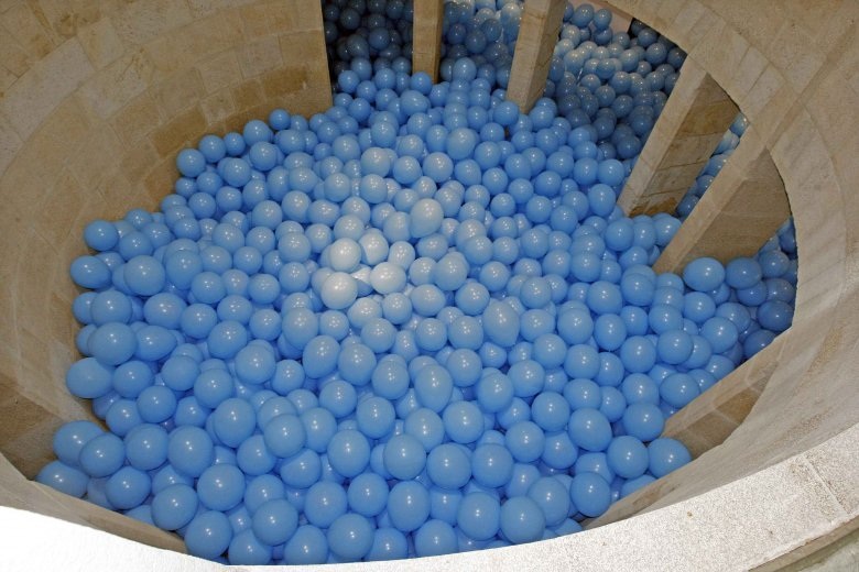 blue baloons